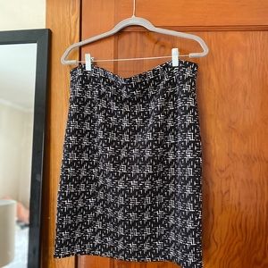 Black and white stretch pencil skirt